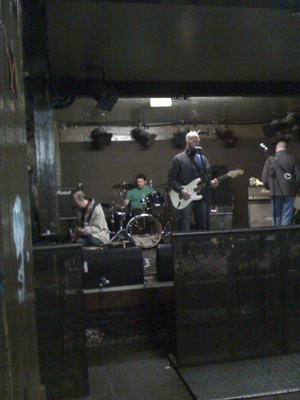 13/11/2008 - tonight, for Tim Pattison, Opportunity Knocks. Soundchecking with Half Man Half Biscuit!!